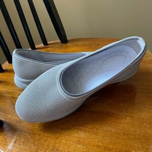 Vivaia - Women's Breathable Slip-On Knit Flats - Light Gray